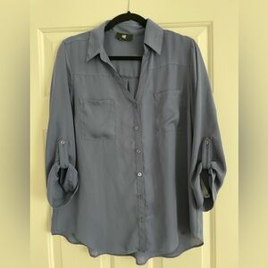 Women’s three-quarter sleeve blouse. Collard neck. Button front size XL. Blue.